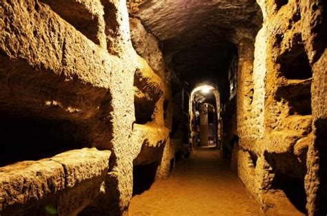  Catacombs of San Callisto:  Unveiling Centuries-Old Secrets Beneath Rome!