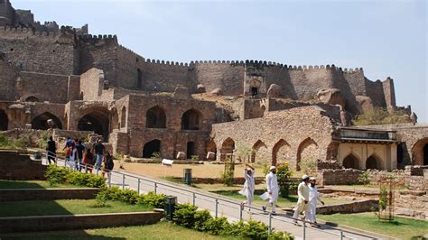  Golconda Fort!  An Echo of History and Majesty in Hyderabad