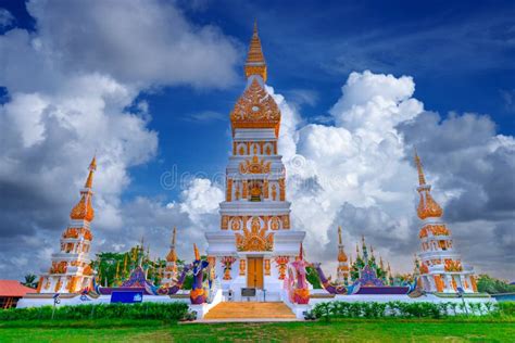  ไหว้พระธาตุพนม! สถานที่ศักดิ์สิทธิ์และวิมานบนดิน